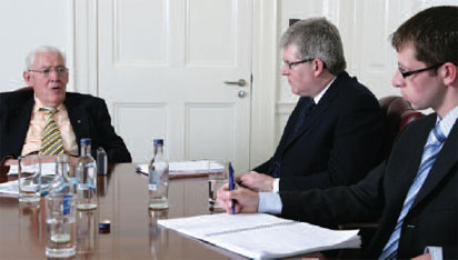 Ian Paisley talks to Owen McQuade and Peter Cheney