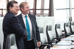 Handshake between Enda Kenny, on the right, and JosÈ Manuel Barroso