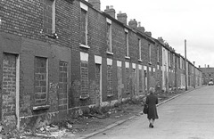 Peter Robinson (DUP) with bad housing in East Belfast off Albertbridge Road, Belfast.  Pacemaker Press Intl.  23/5/83.

466/83/BW