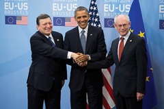 Handshake between Herman van Rompuy, Barack Obama and JosÈ Manuel Barroso (from right to left)