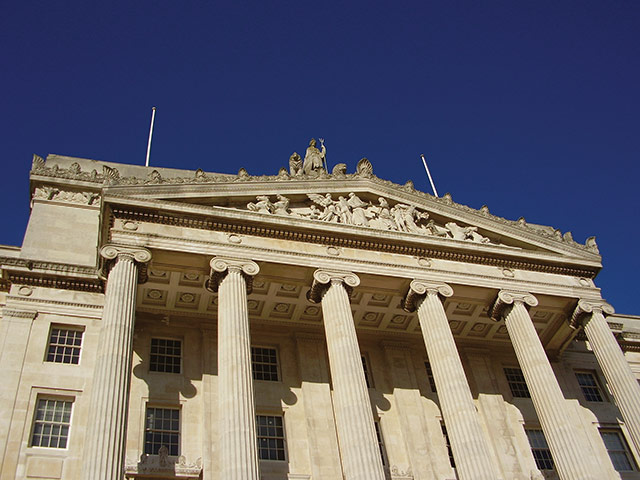 stormont-front-close3