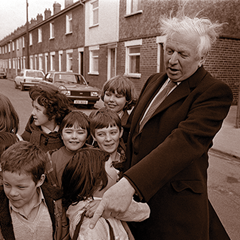 Pacemaker-1982_Jim_Prior_with_kids_2-duo
